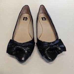 R2 Shiny Black Flats Bow Size 6.5